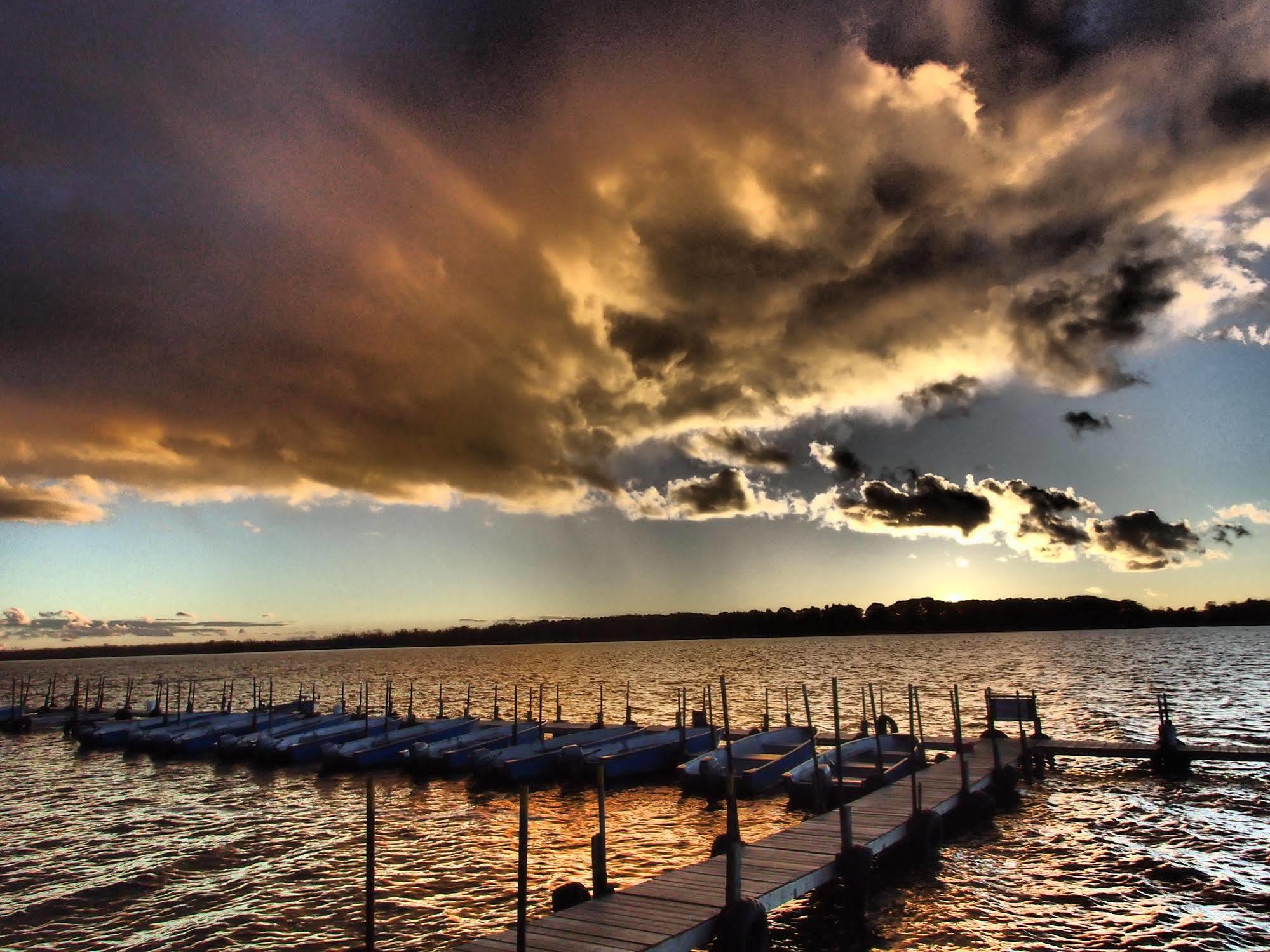 Lake Dalrymple Resort Lagoon City Kültér fotó