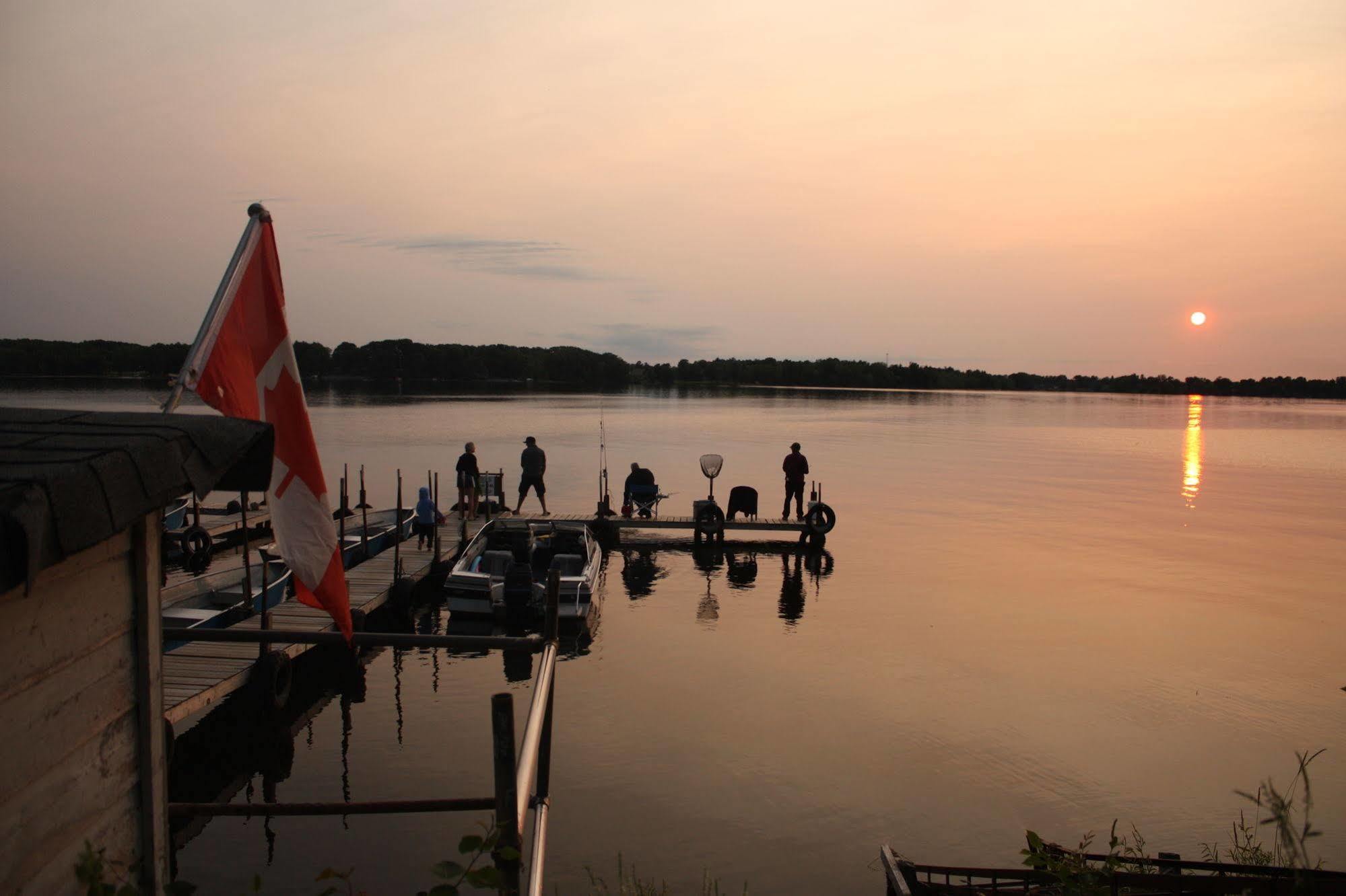 Lake Dalrymple Resort Lagoon City Kültér fotó